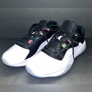 Air Jordan 11 CMFT Low white black
